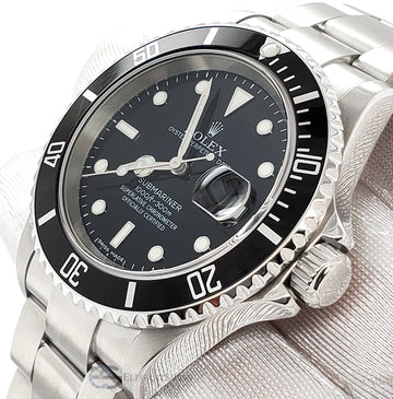 Rolex Submariner Date 16610 40mm Black Dial Stainless Steel Watch Box Papers