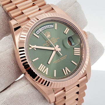 2022 Unworn Rolex Day-Date 40mm 228235 Olive Green Bevelled Roman Rose Gold Watch Box Papers