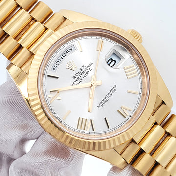 2022 Rolex President Day-Date 40 Yellow Gold Silver Roman Dial Watch 228238 Box Papers