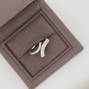 18k White Gold Diamond Ring 0.93ct | Curved Elegance Design | Bold Modern Luxury